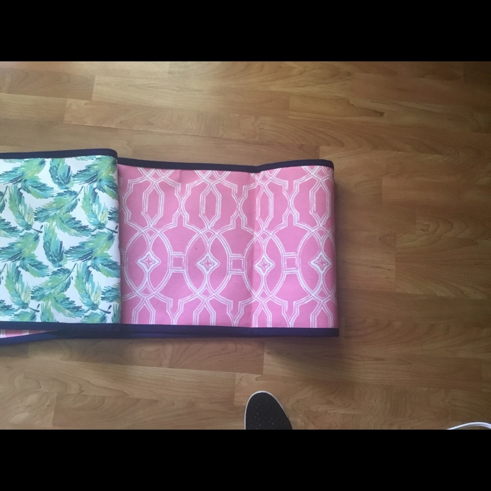 Table Runner - Picture 2 of 3